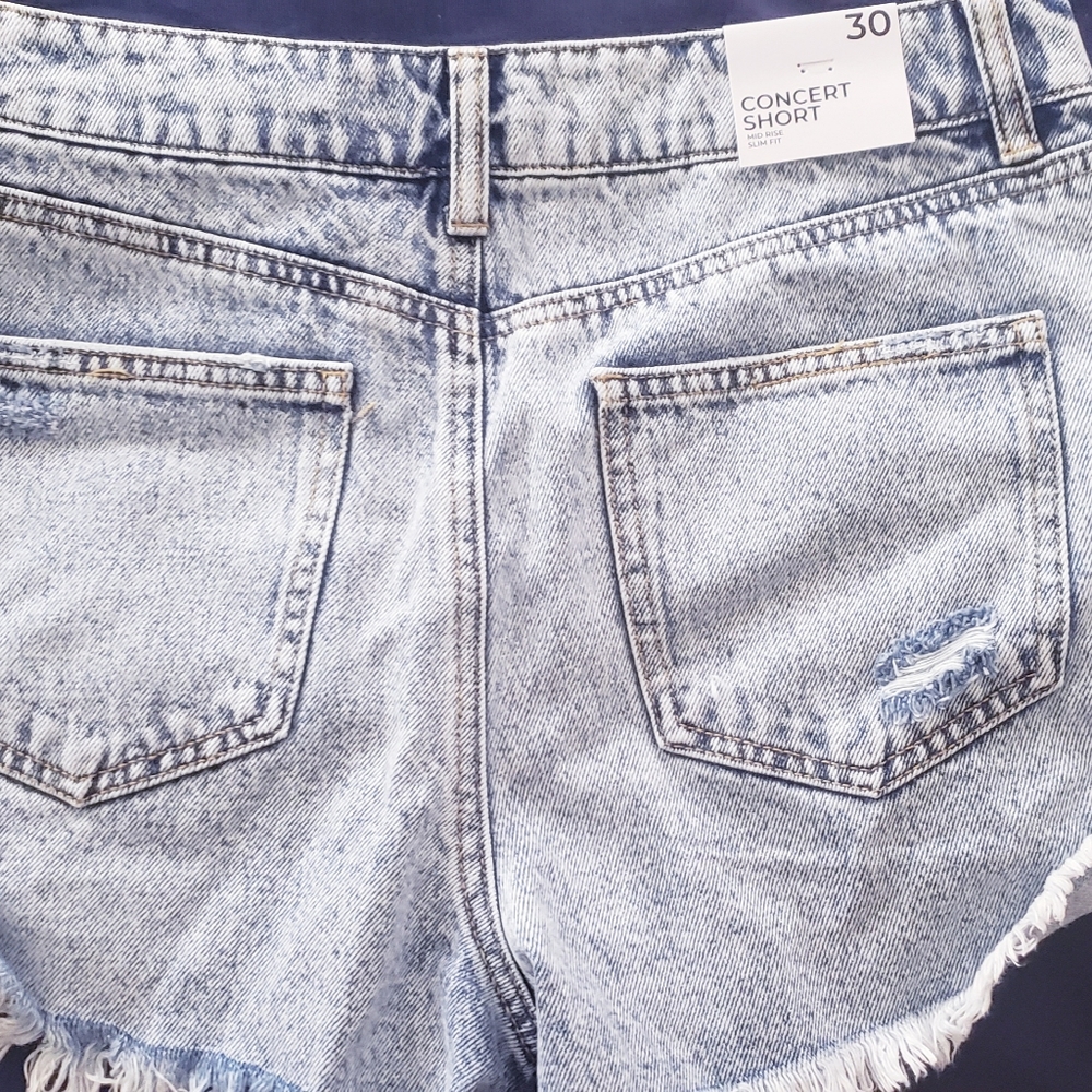 Shorts - Picture 3 of 3